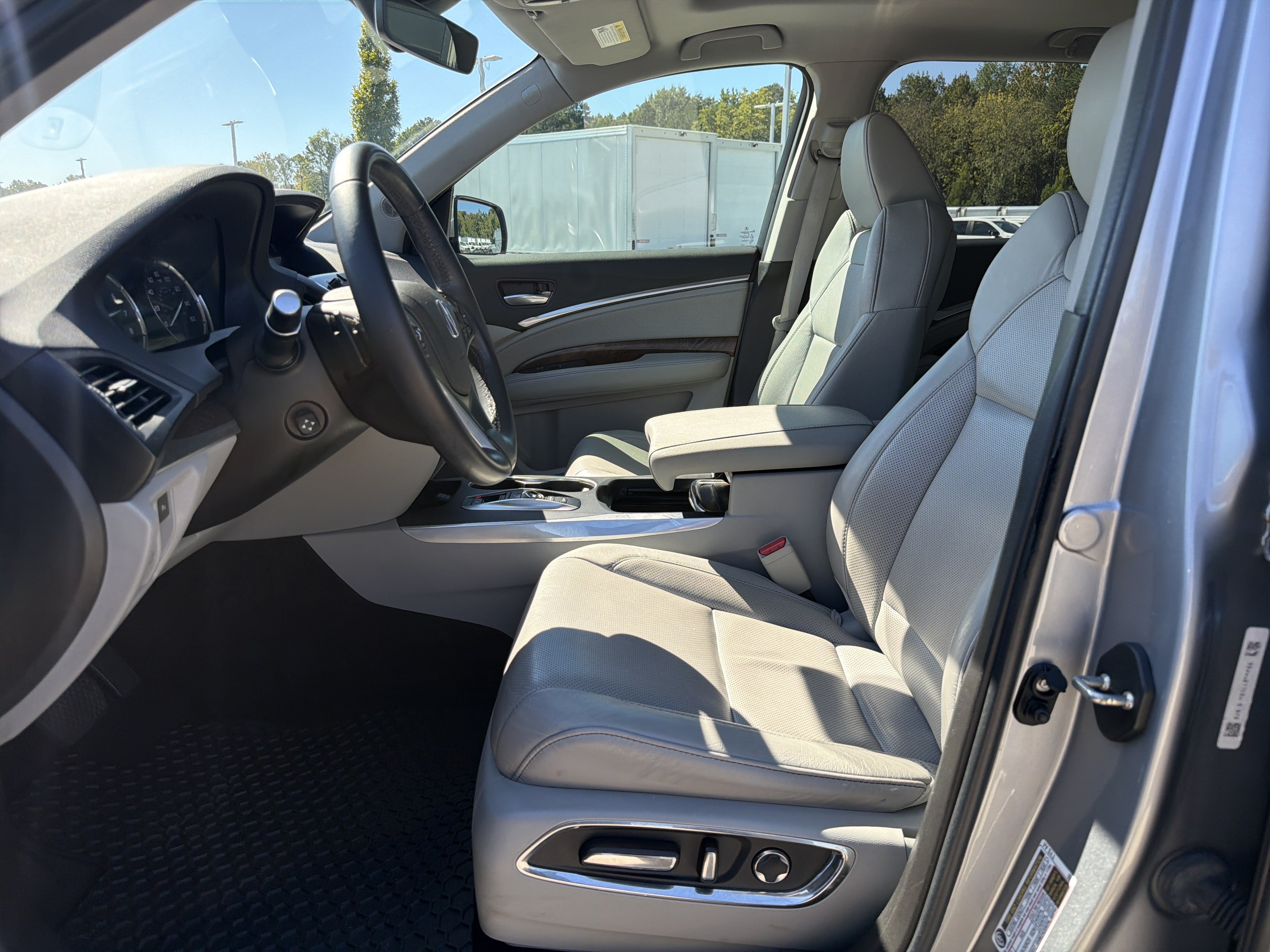 Used 2020 Acura MDX w/ Technology Package AWD/4WD image 16