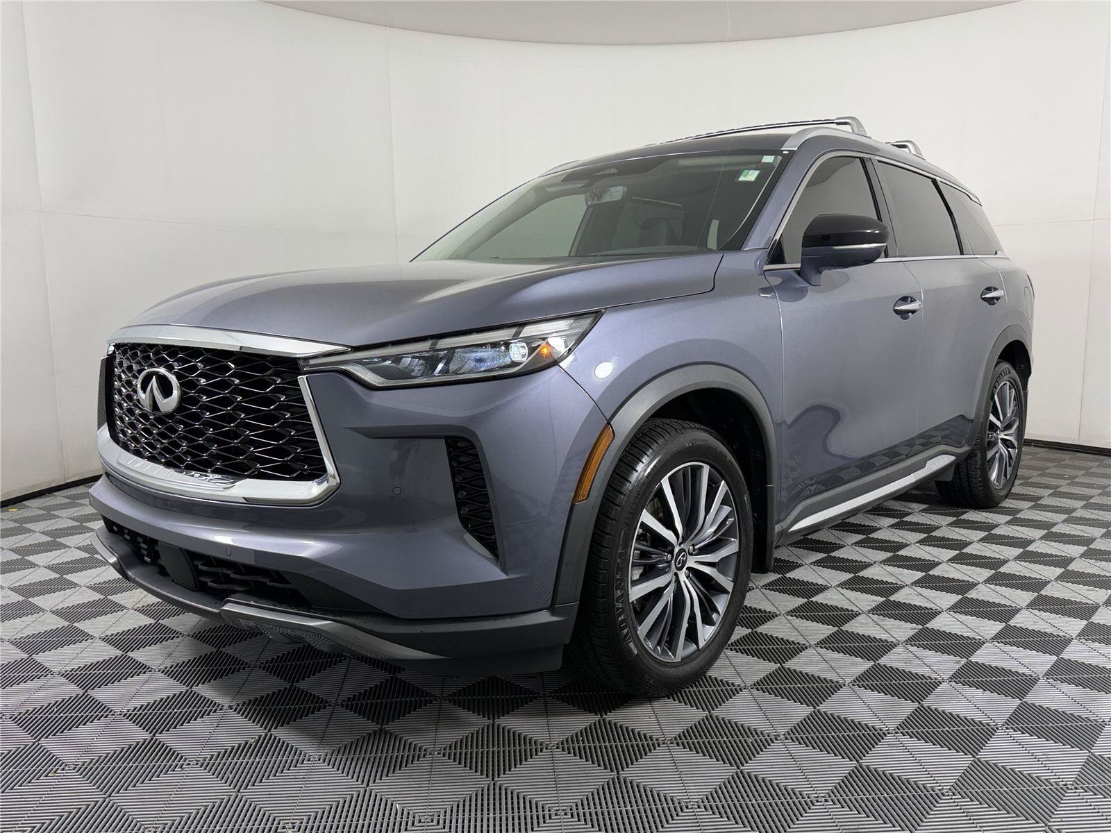 Used 2023 INFINITI QX60 Sensory w/ Cargo Package AWD/4WD image 3