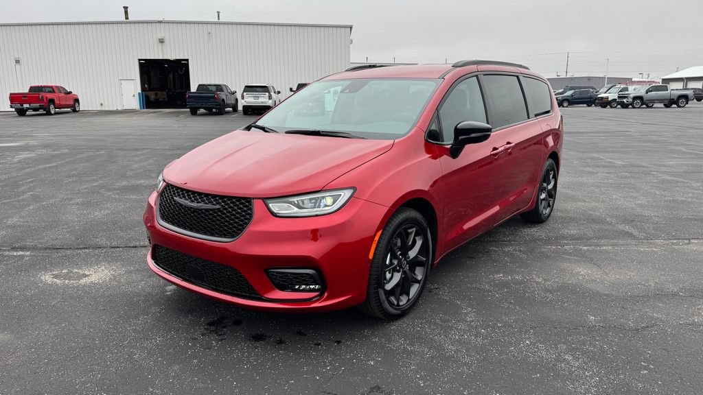 New 2026 Chrysler Pacifica Select w/ S Appearance Package FWD image 3