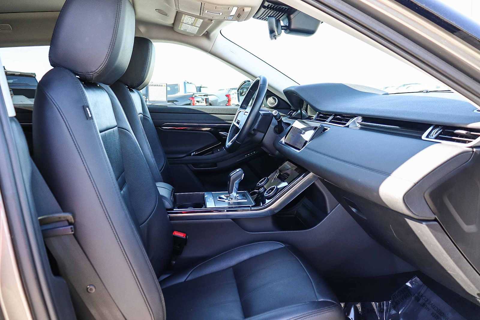 Used 2022 Land Rover Range Rover Evoque SE AWD/4WD image 17
