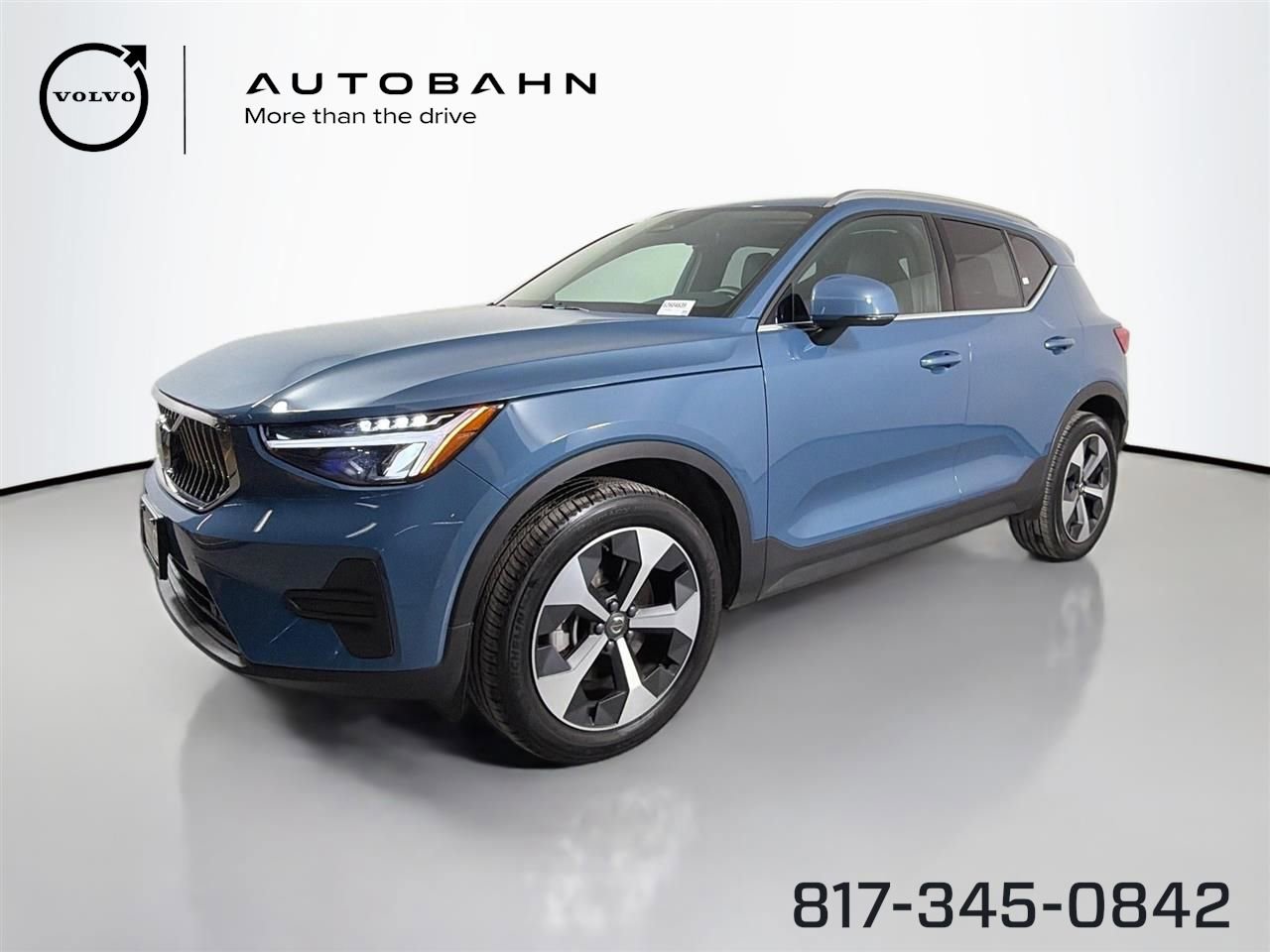Certified 2025 Volvo XC40 B5 Core AWD/4WD video 1