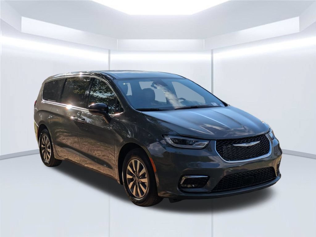 Used 2025 Chrysler Pacifica Select FWD image 8