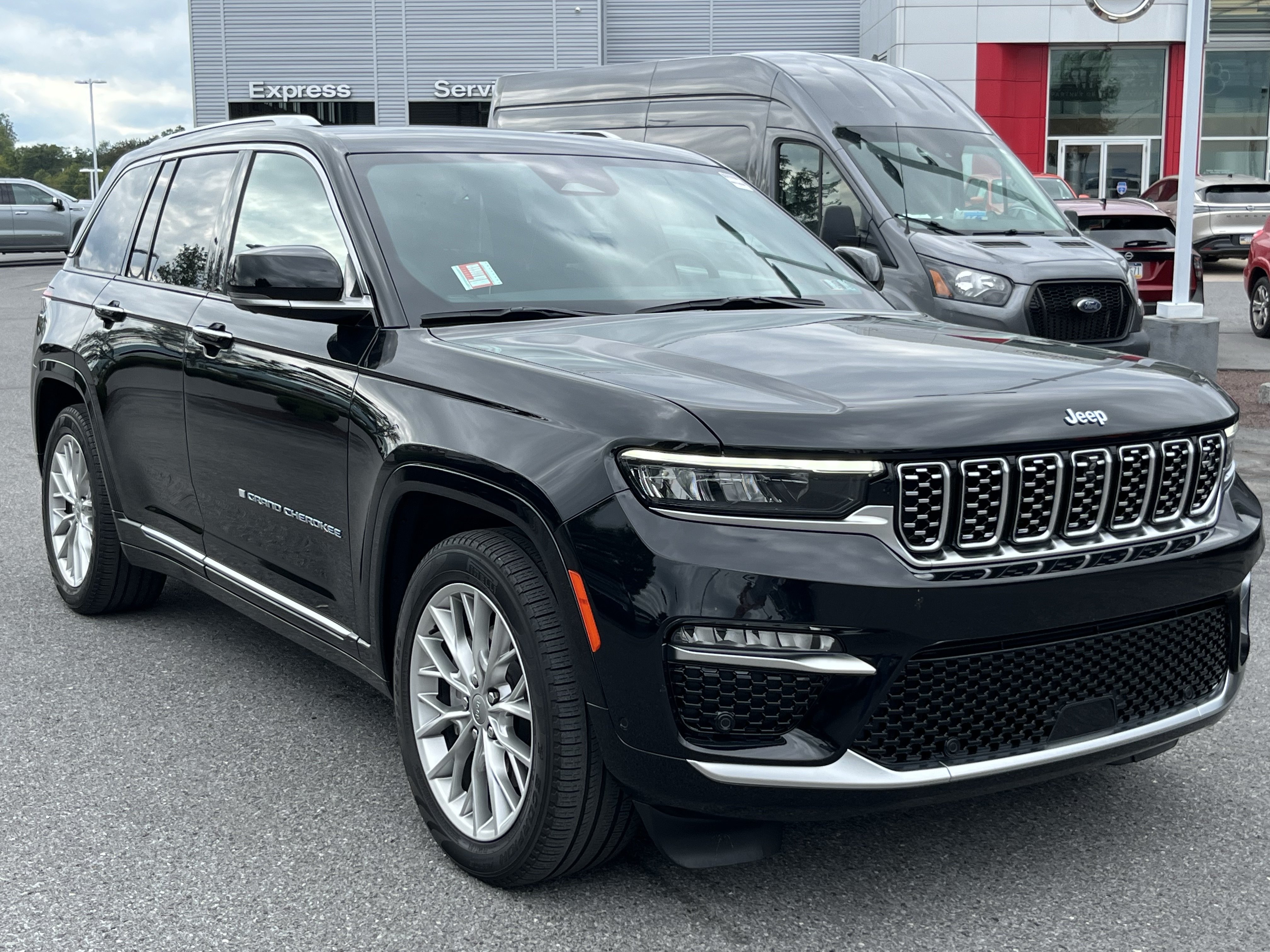 Used 2023 Jeep Grand Cherokee Summit w/ Advanced Protech Group IV AWD/4WD image 1