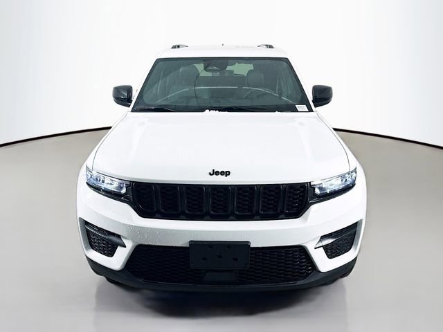 New 2025 Jeep Grand Cherokee Altitude image 2