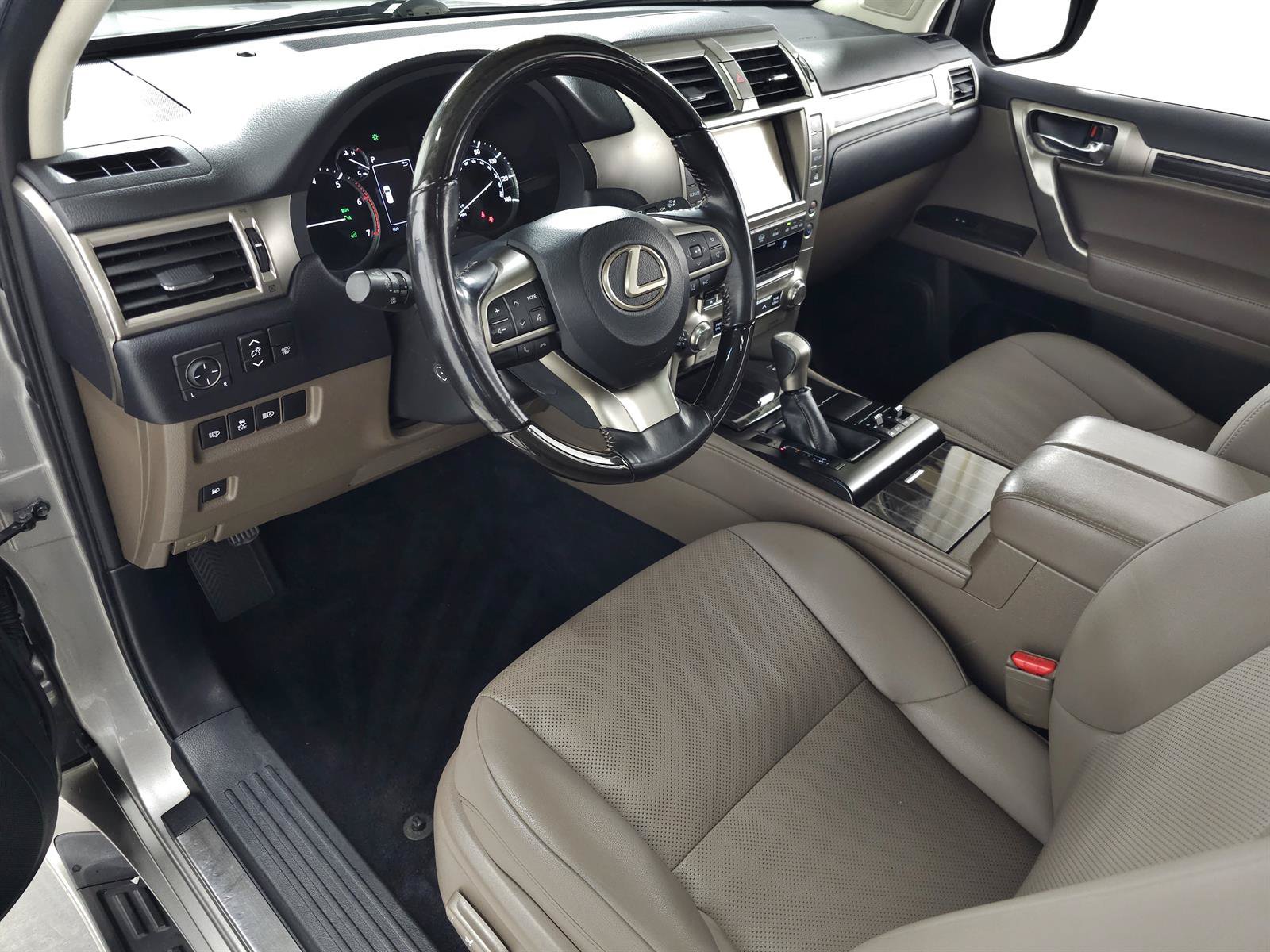 Used 2020 Lexus GX 460 Premium w/ Premium Package AWD/4WD image 16