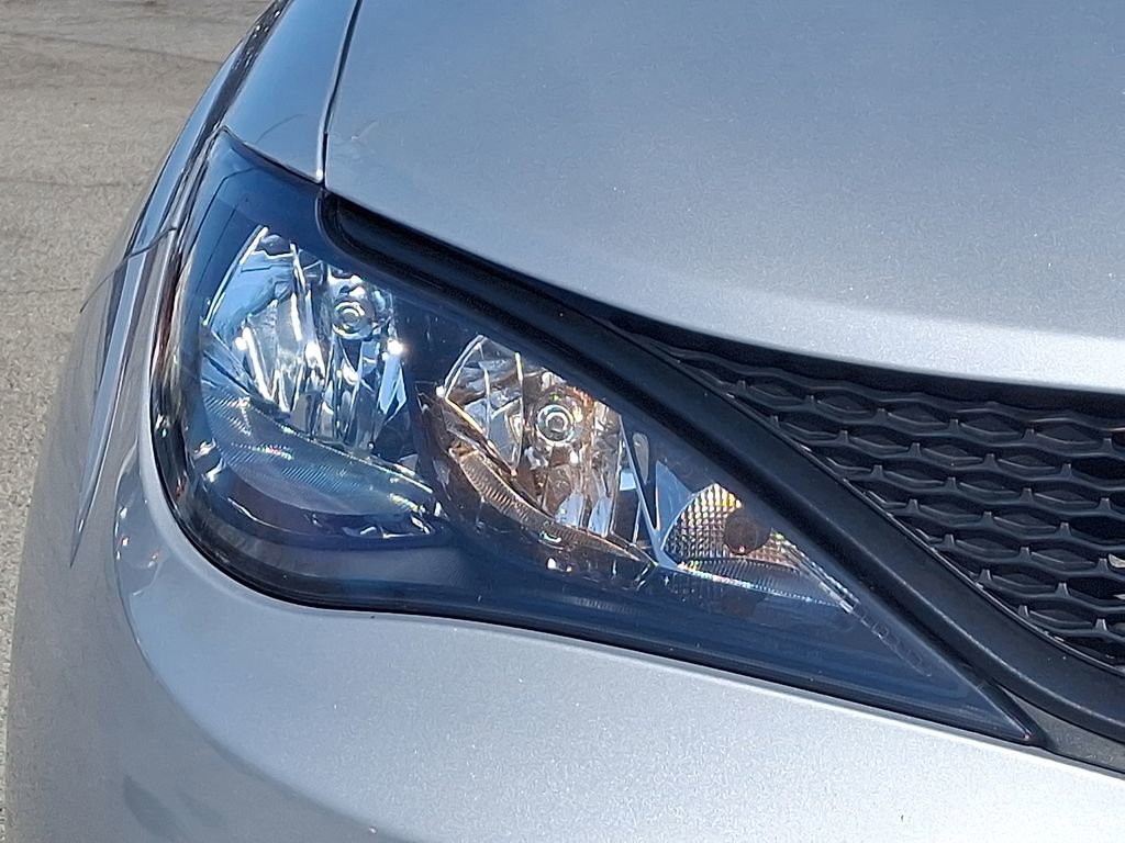 Used 2023 Chrysler Voyager LX image 11