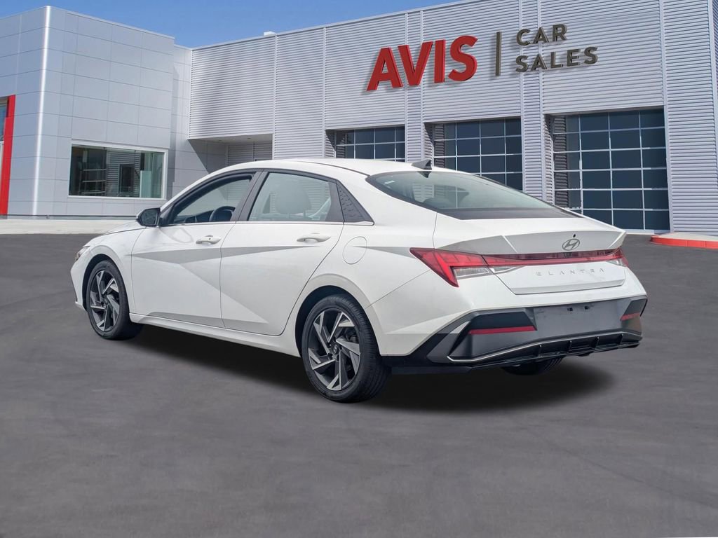 Used 2025 Hyundai Elantra SEL FWD image 9