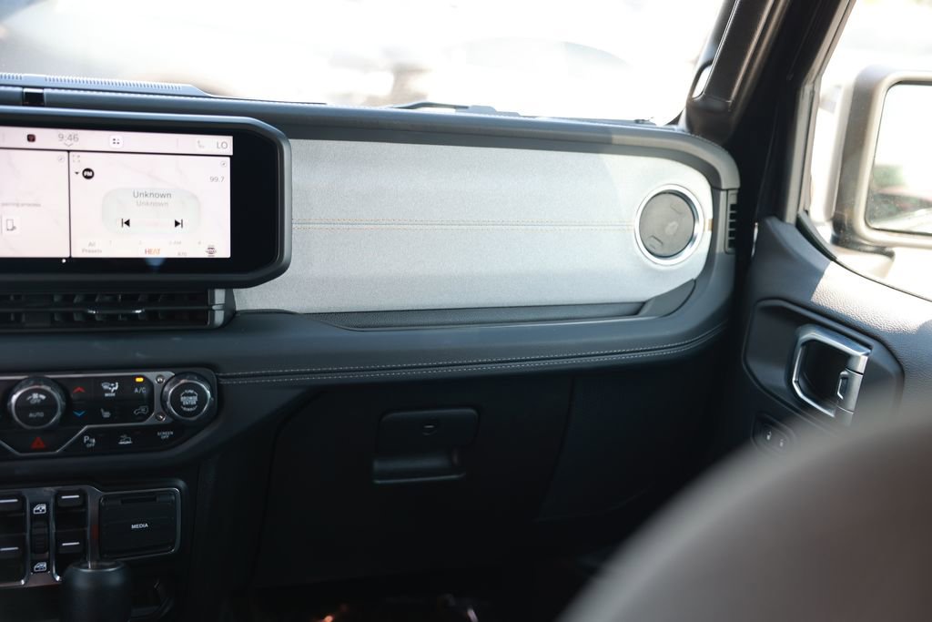 Used 2025 Jeep Wrangler Unlimited Sahara w/ Safety Group image 28