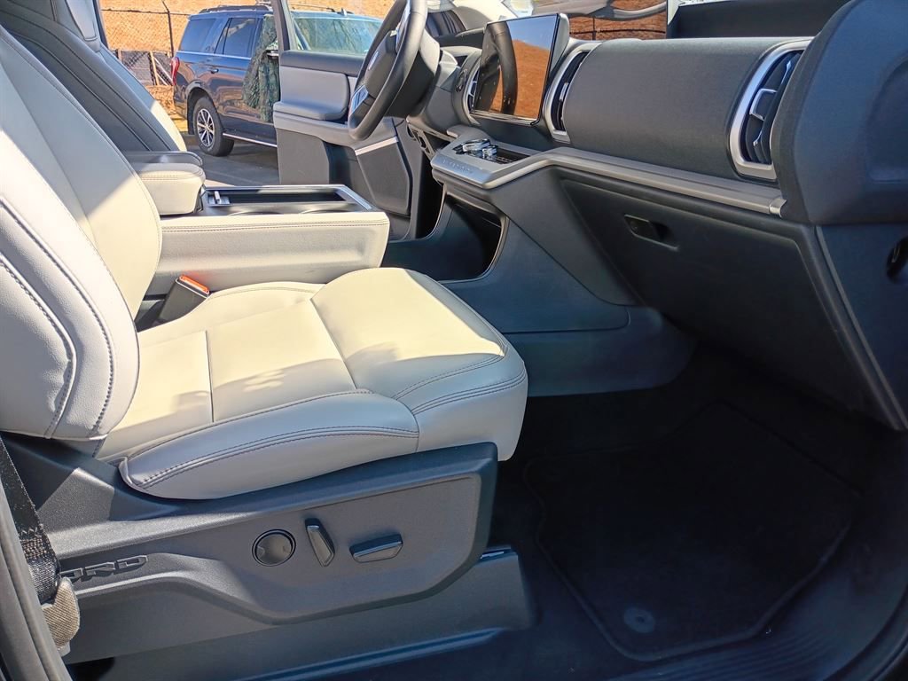 Used 2025 Ford Expedition Max Active image 18