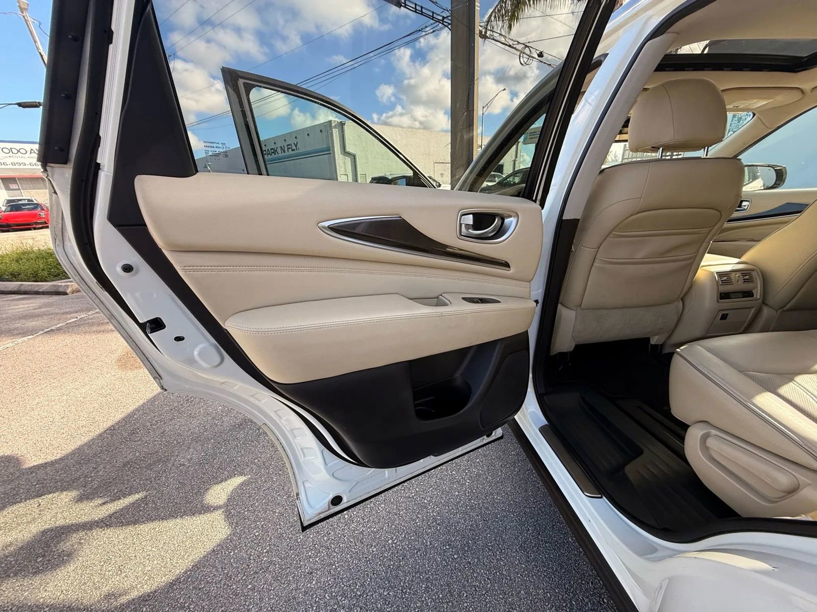 Used 2018 INFINITI QX60 FWD w/ Premium Plus Package image 18