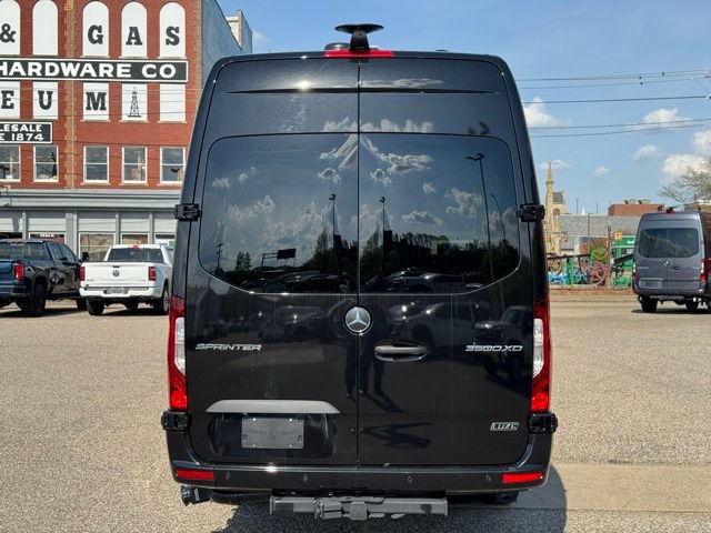 Used 2024 Mercedes-Benz Sprinter 3500 image 5