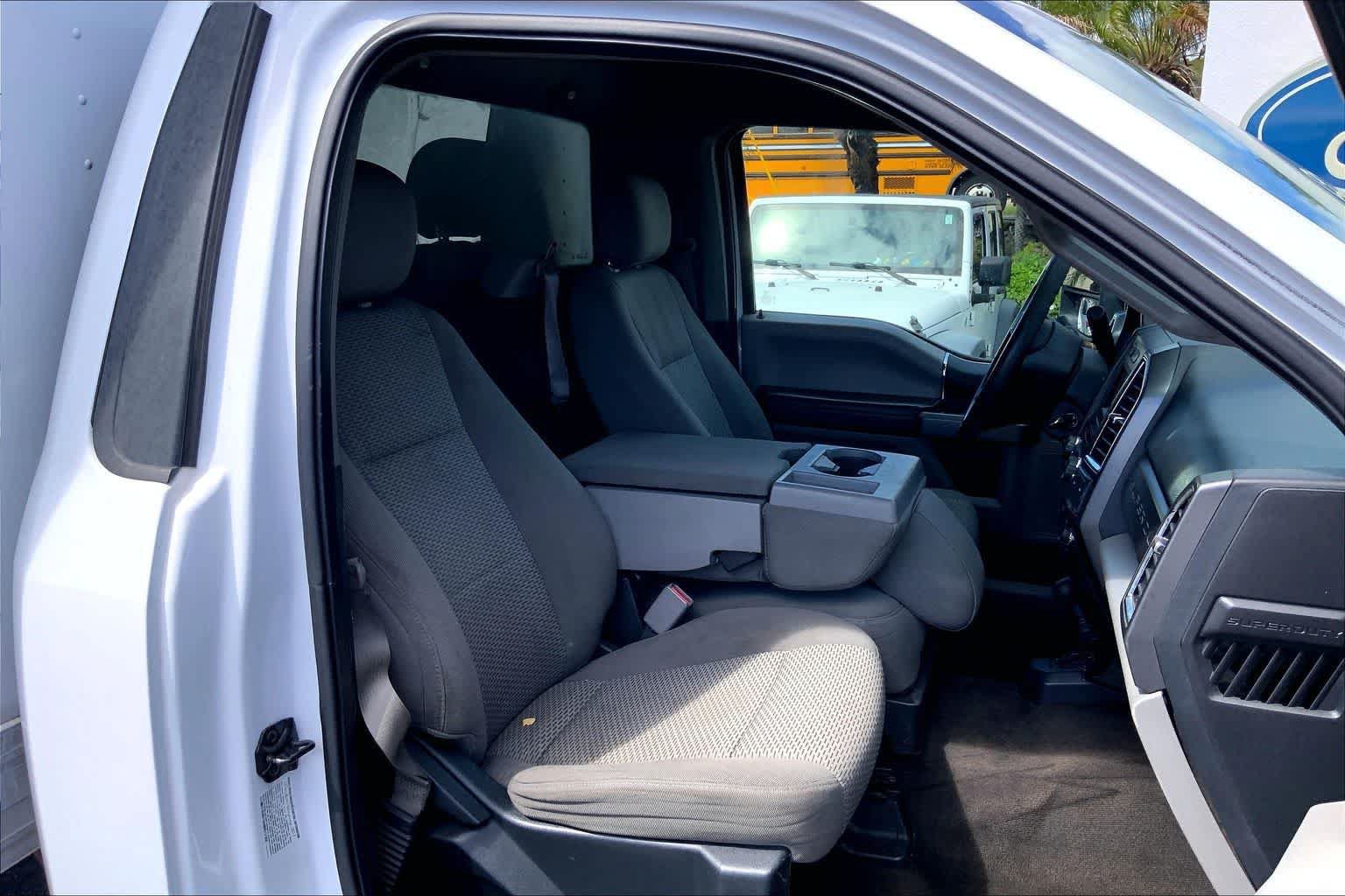 Used 2017 Ford F550 4x4 Regular Cab Super Duty image 13