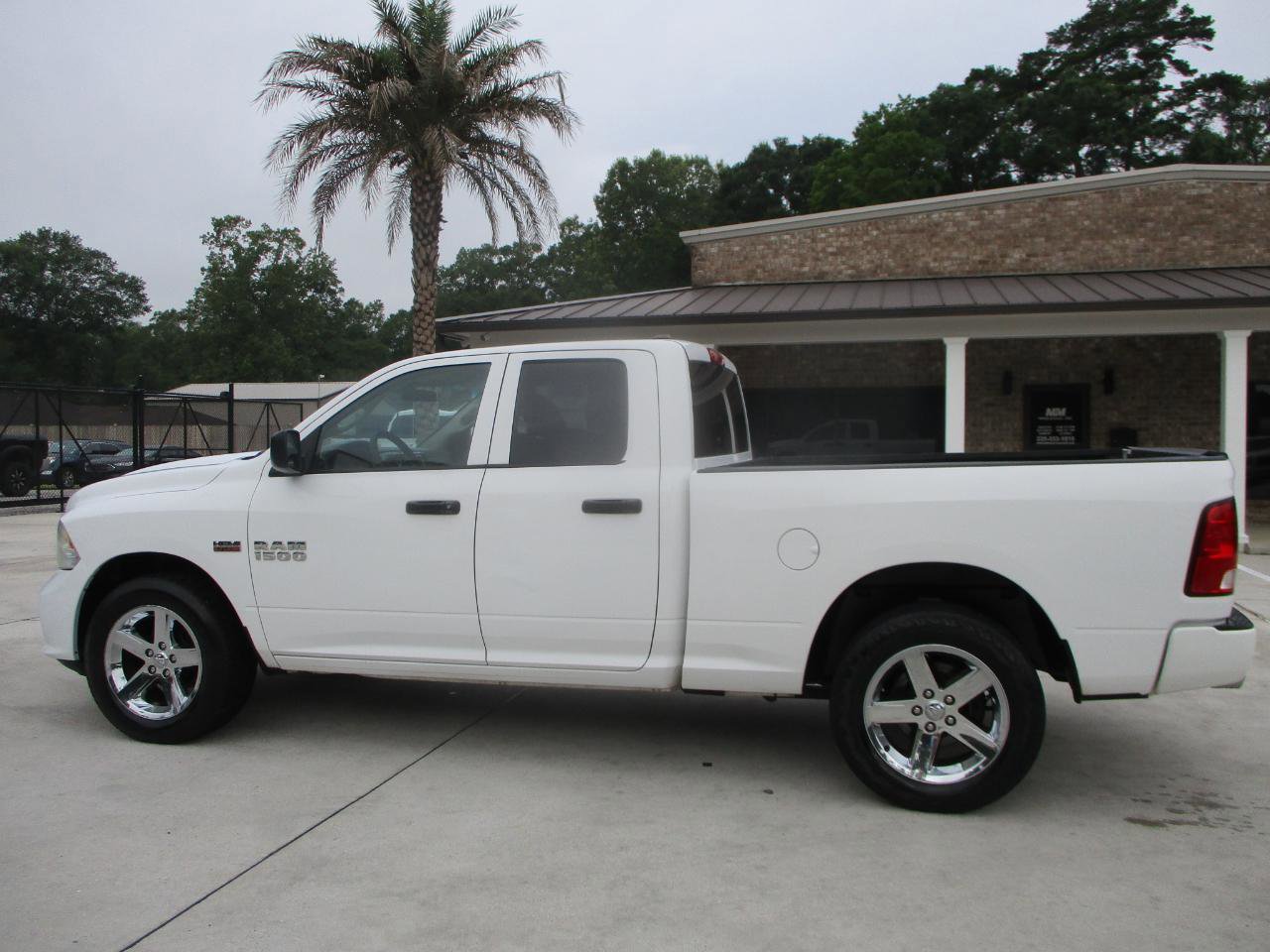 Used 2018 RAM 1500 Express RWD image 2