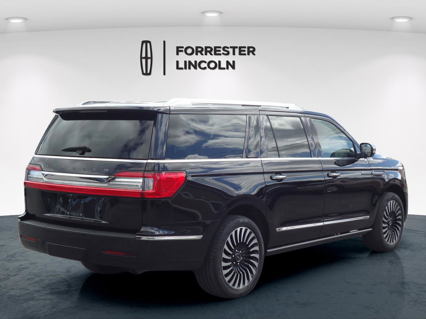 Used 2019 Lincoln Navigator L Black Label w/ Cargo Package AWD/4WD image 3