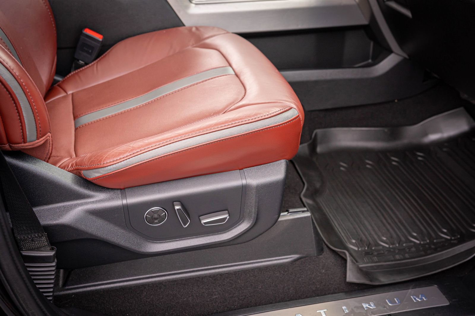 Used 2019 Ford F250 Platinum w/ Platinum Ultimate Package image 36