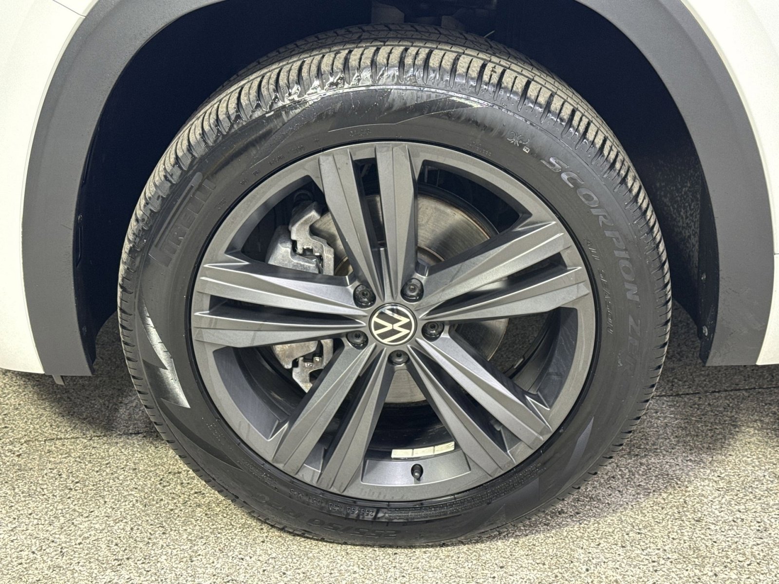 Used 2021 Volkswagen Atlas Cross Sport SE image 16