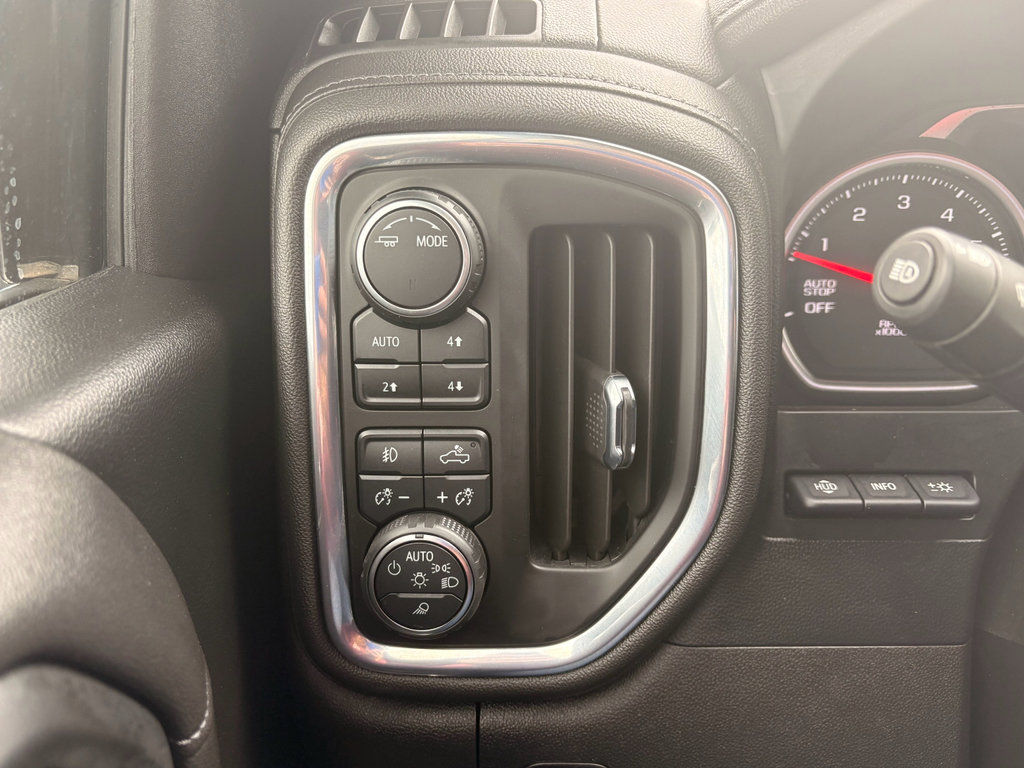 Used 2022 Chevrolet Silverado 1500 LTZ w/ LTZ Premium Package AWD/4WD image 15