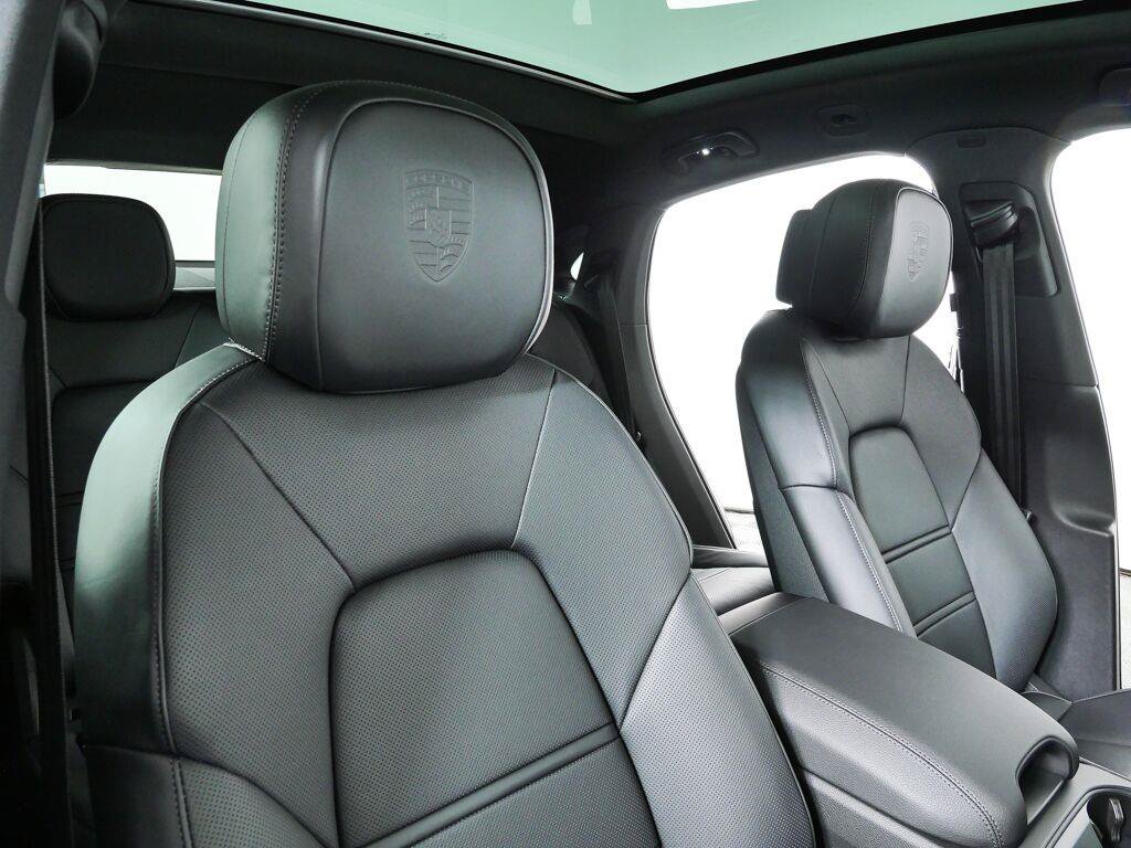 New 2026 Porsche Cayenne Coupe AWD/4WD image 24