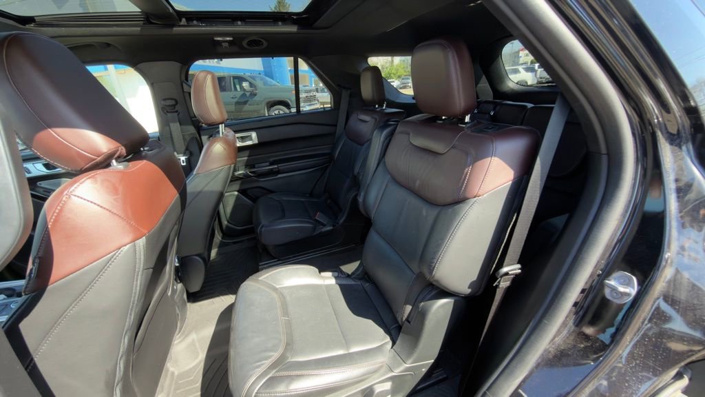Used 2022 Ford Explorer Platinum w/ Equipment Group 601A AWD/4WD image 10