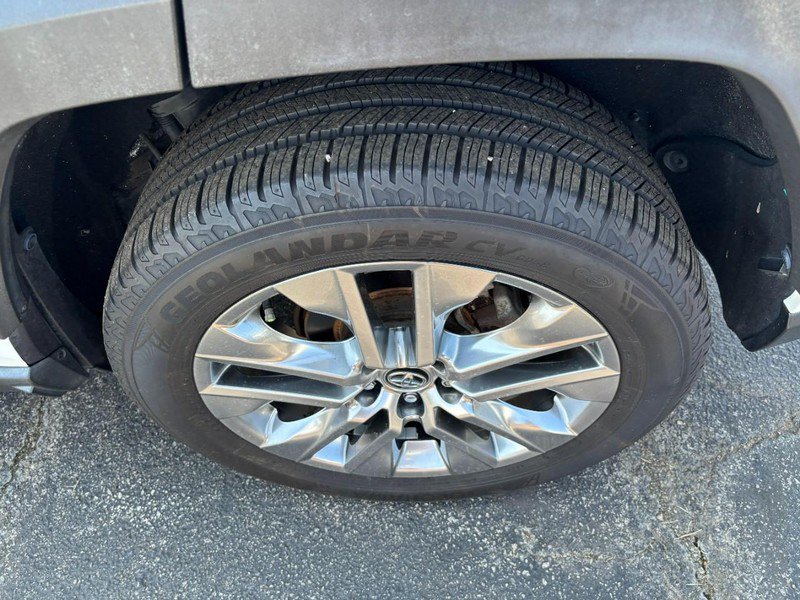 Used 2020 Toyota RAV4 XLE Premium FWD image 8
