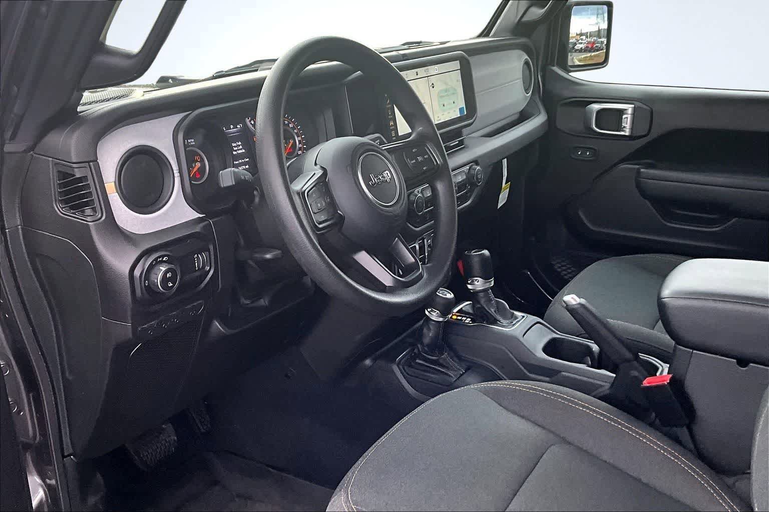 Used 2024 Jeep Gladiator Sport image 2