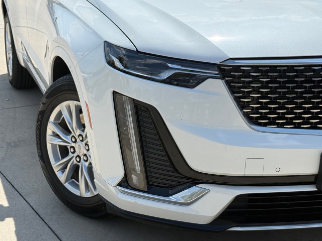 Used 2024 Cadillac XT6 Luxury w/ LPO, Floor Liner Package FWD image 4