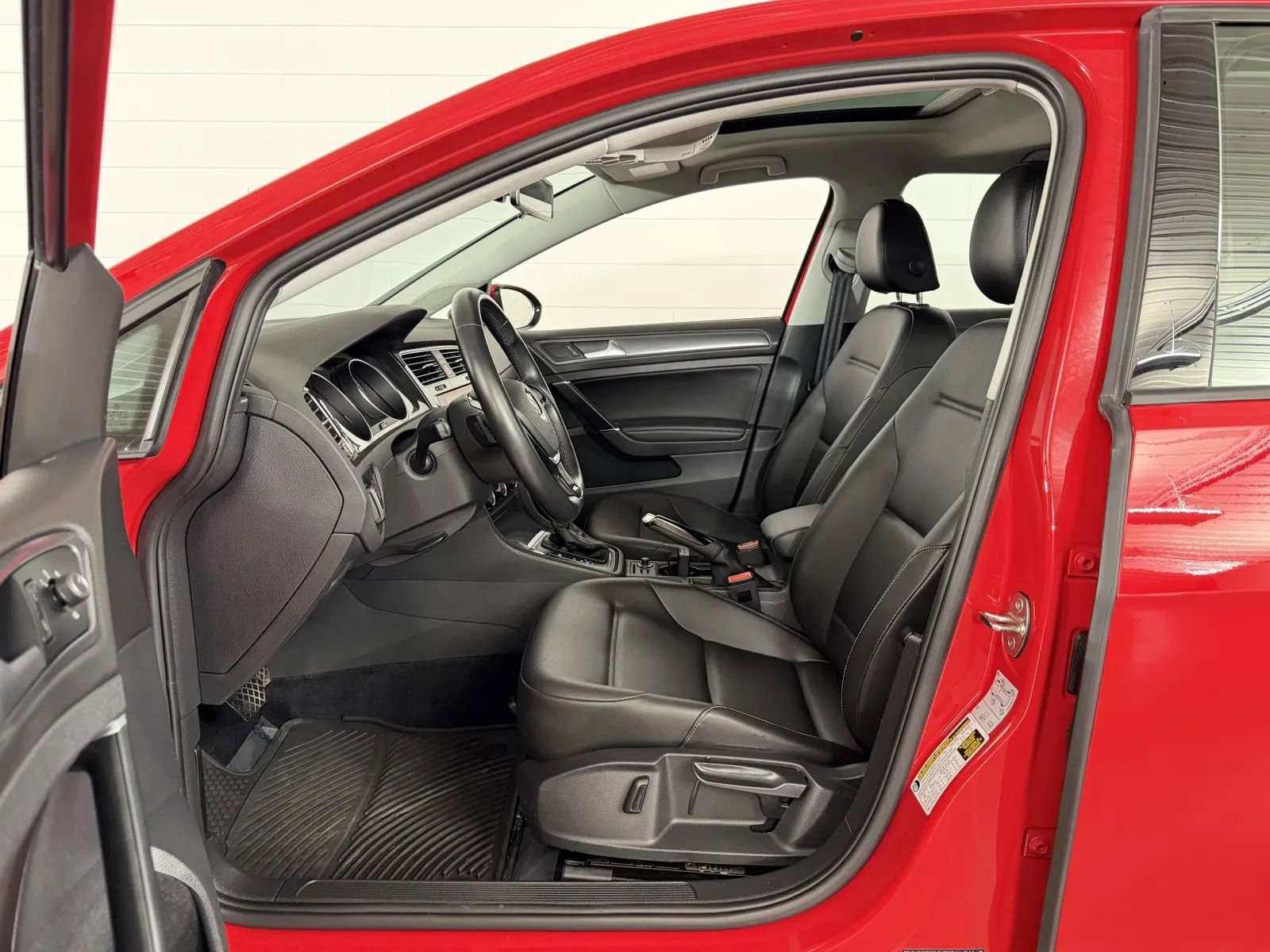 Used 2018 Volkswagen Golf SE FWD image 12
