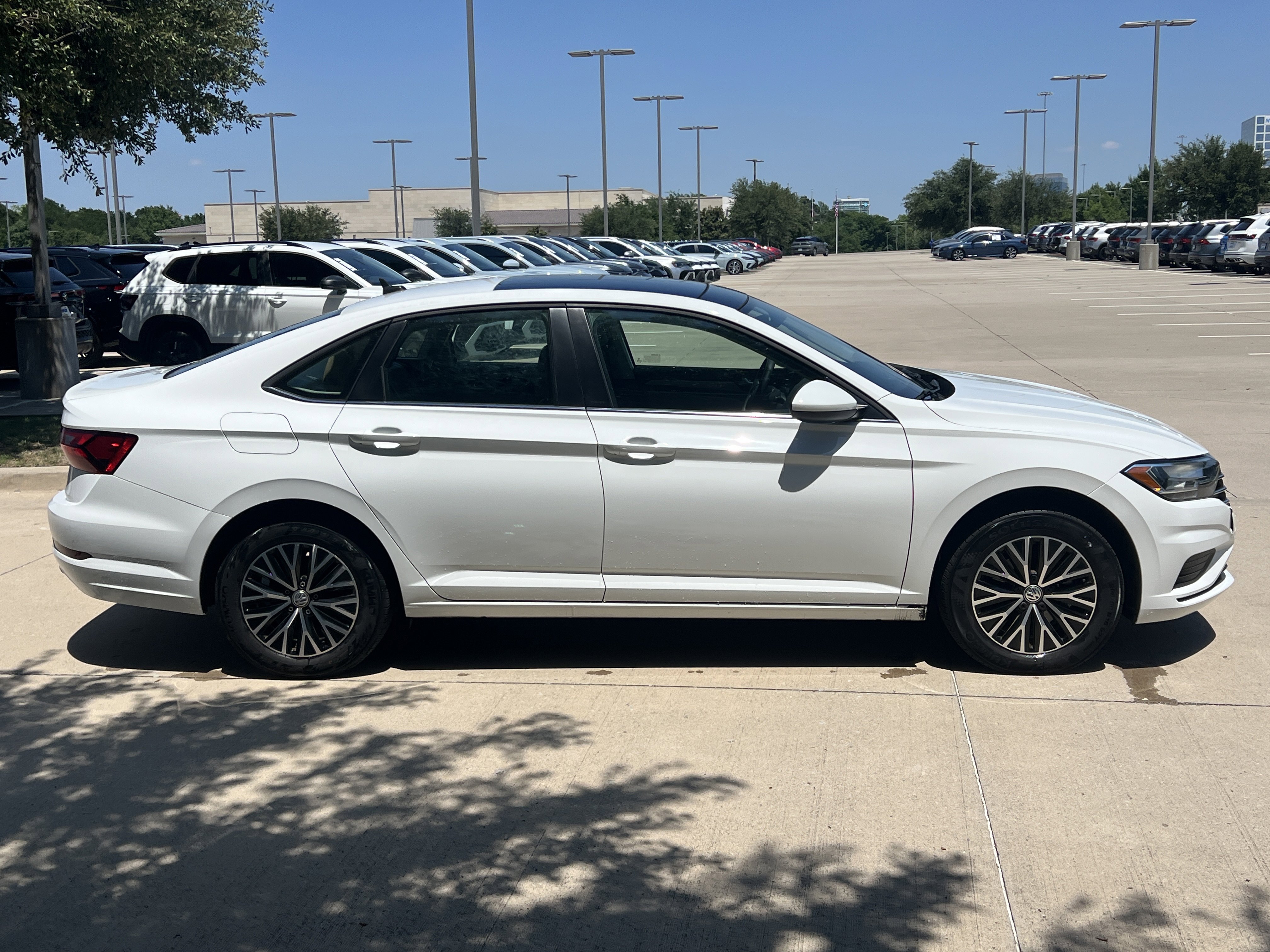Certified 2021 Volkswagen Jetta SE w/ SE Cold Weather Package FWD image 8