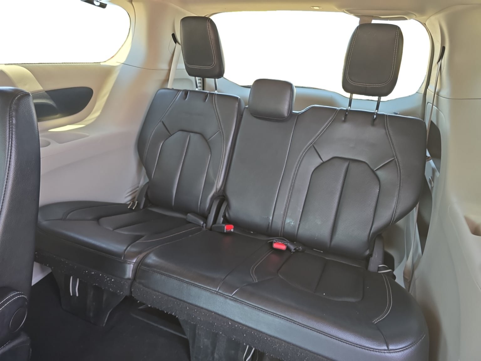 Used 2022 Chrysler Pacifica Touring-L FWD image 16
