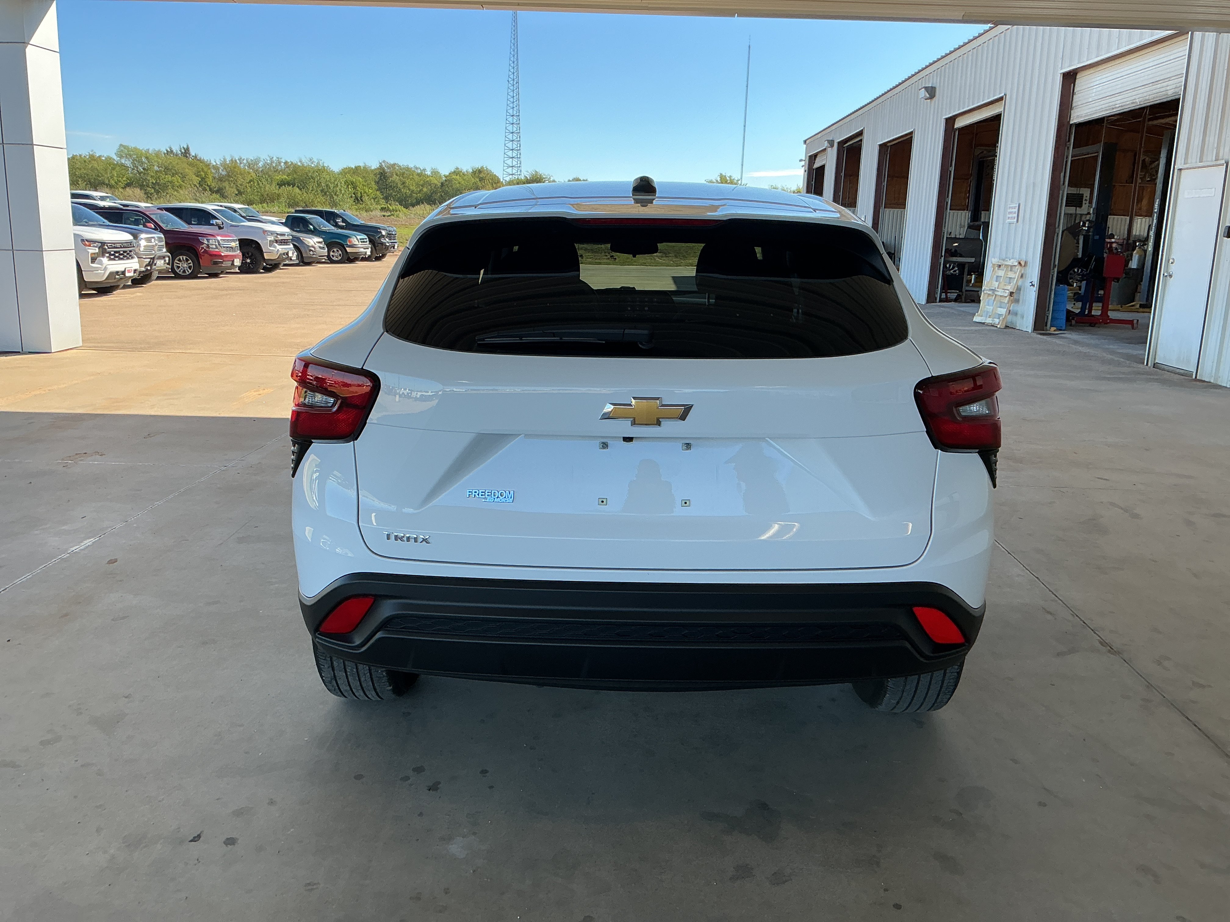 Used 2025 Chevrolet Trax LS w/ LS Convenience Package FWD image 5