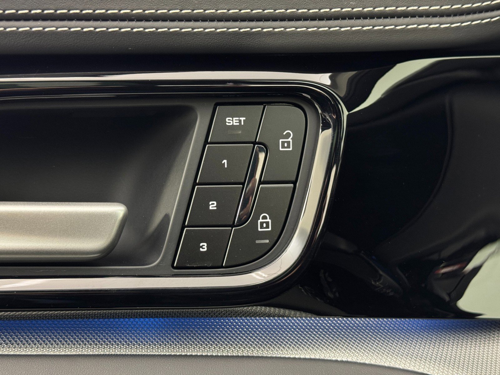 Used 2025 Porsche Panamera 4S image 18