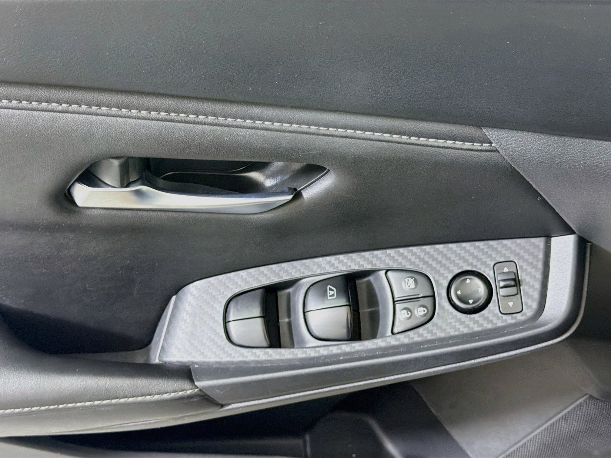 Used 2025 Nissan Sentra SV FWD image 15
