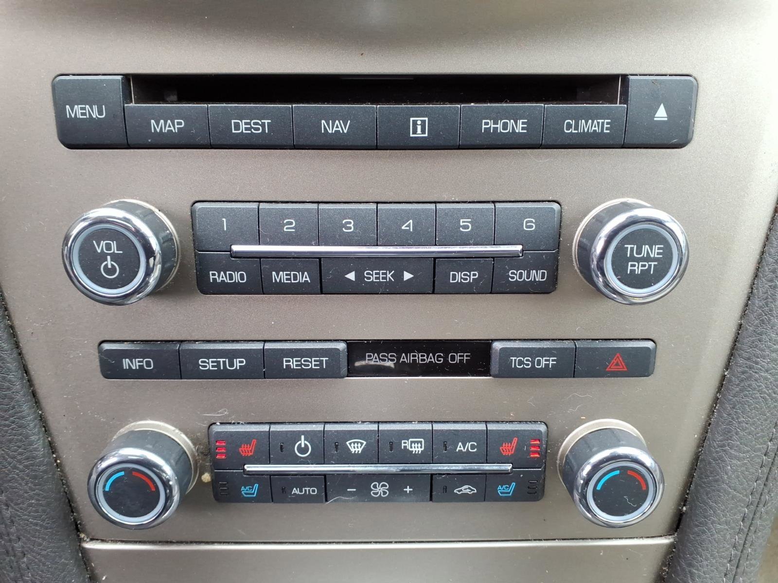 Used 2012 Lincoln MKT AWD image 18
