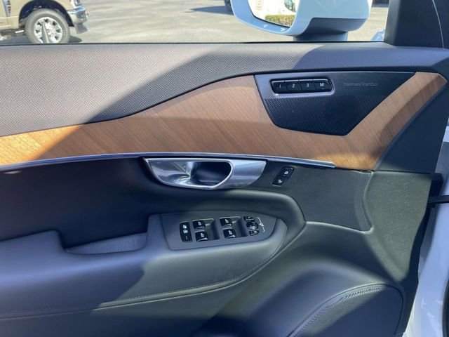 Used 2025 Volvo XC90 B6 Plus image 13