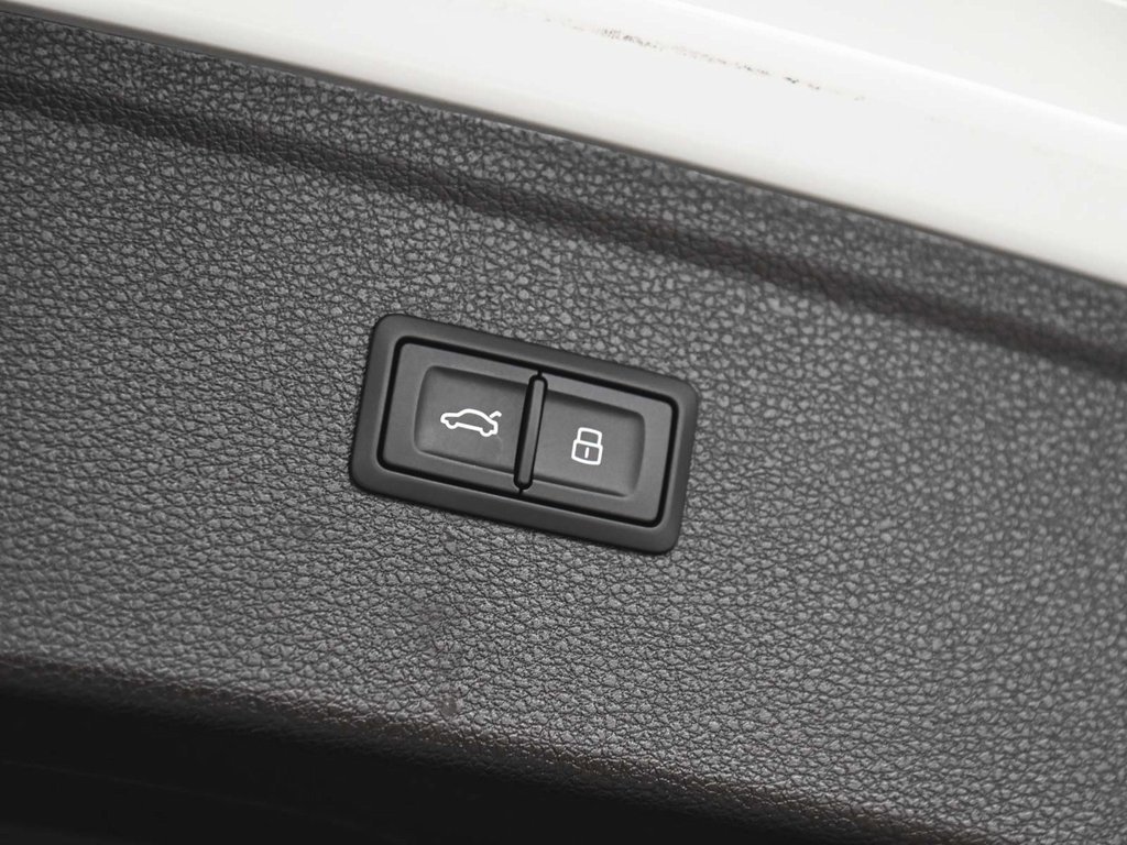 Used 2025 Audi SQ5 Premium Plus w/ Premium Plus Package image 38