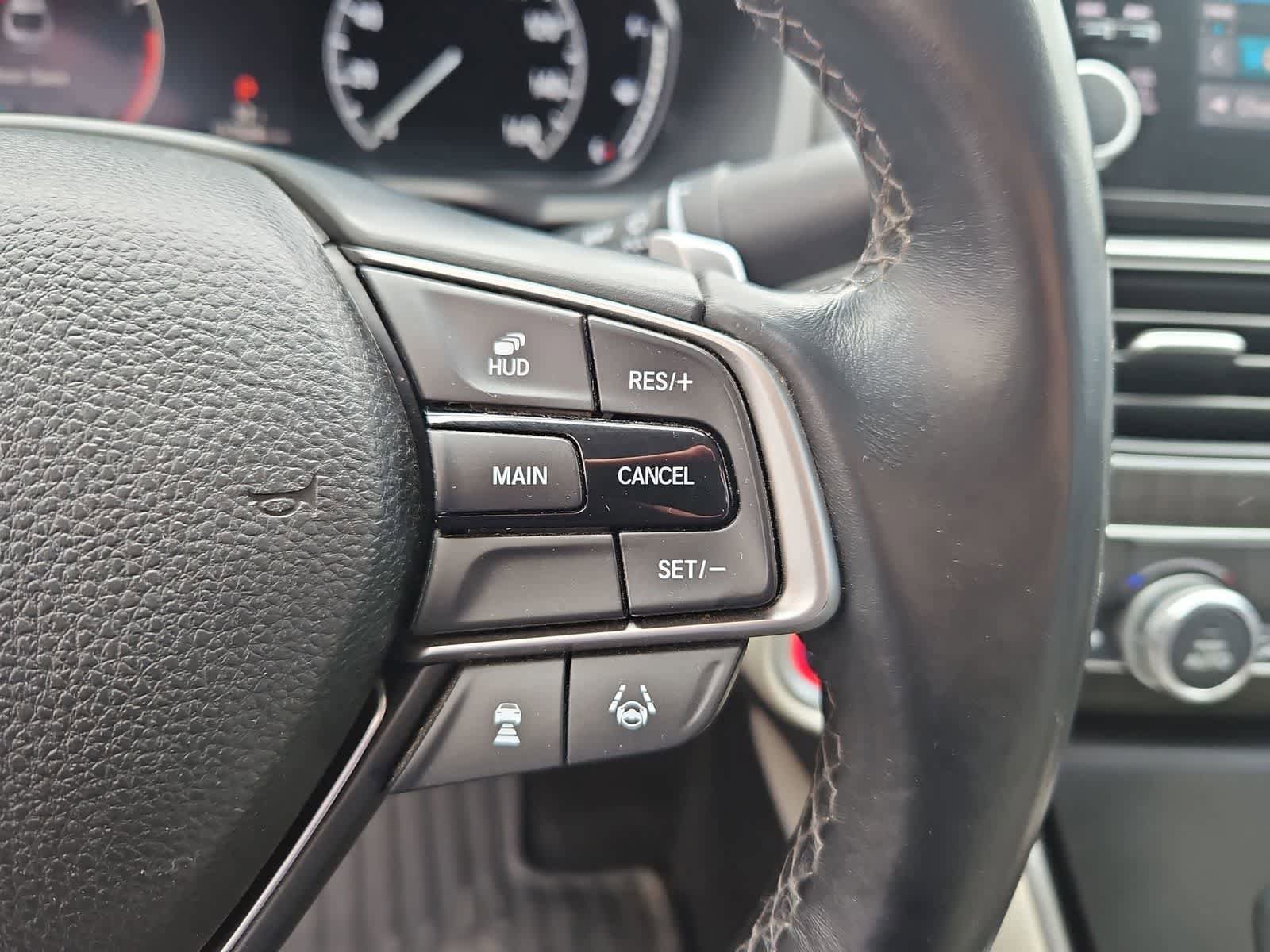 Used 2018 Honda Accord Touring image 25