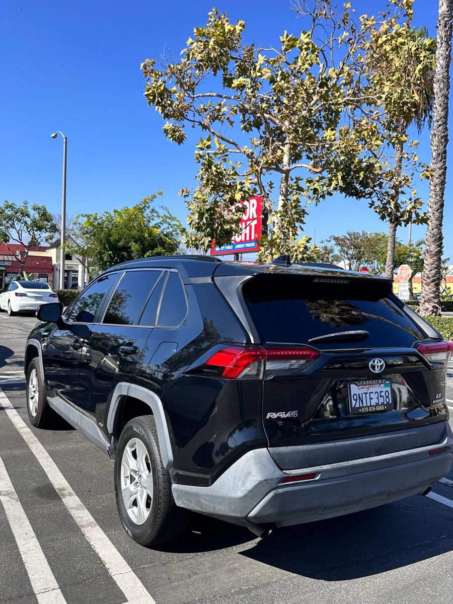 Used 2019 Toyota RAV4 LE w/ Carpet Mat Package AWD/4WD image 2