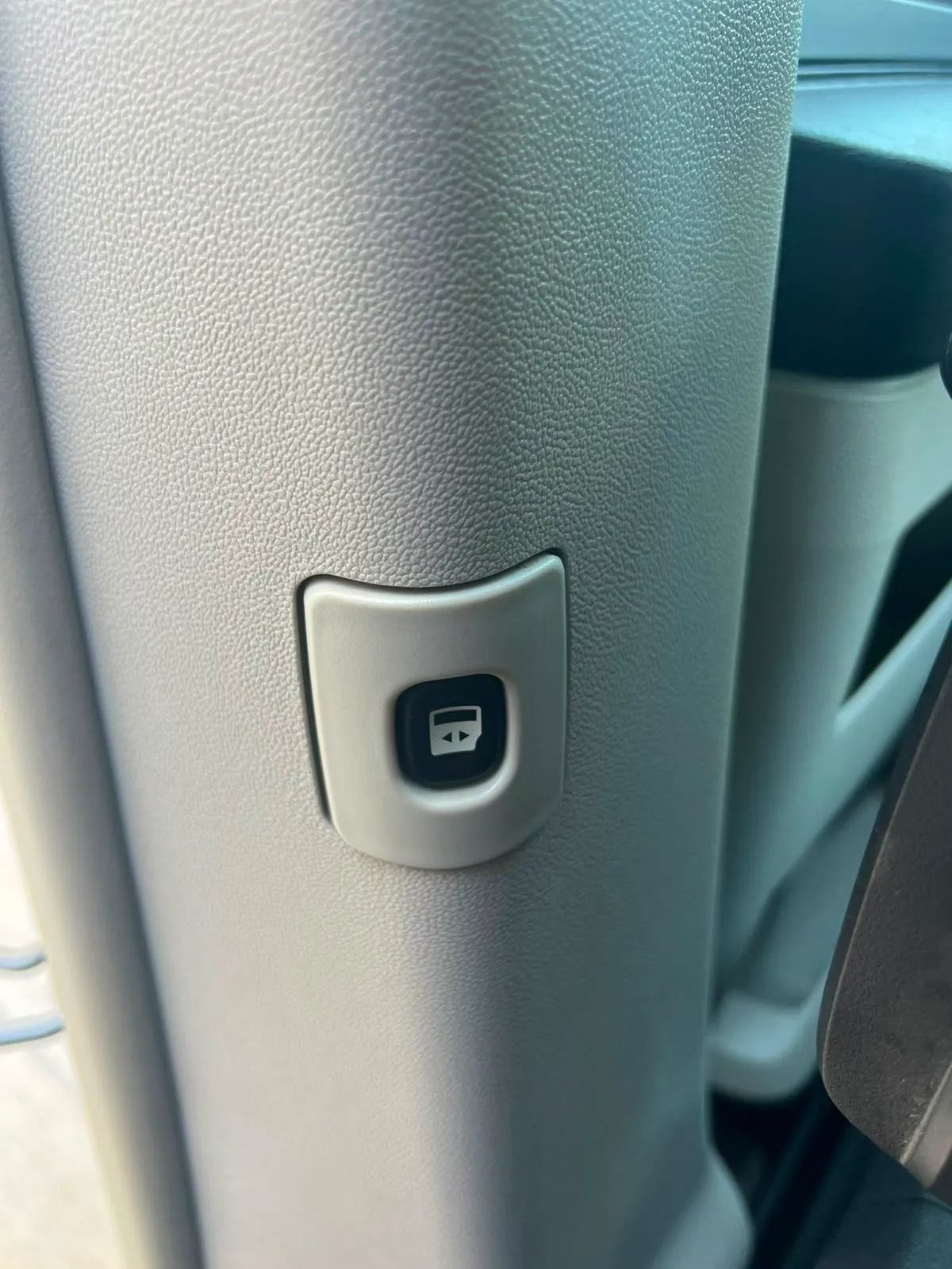 Used 2010 Chrysler Town & Country Touring Plus w/ Safetytec Group FWD image 48