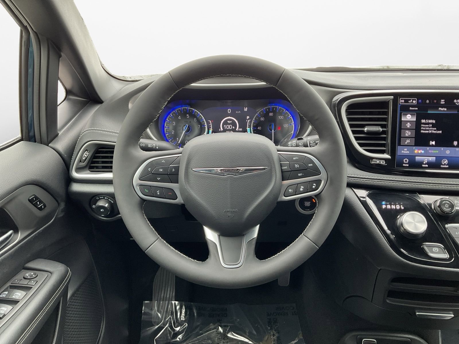 Used 2025 Chrysler Pacifica Select image 12