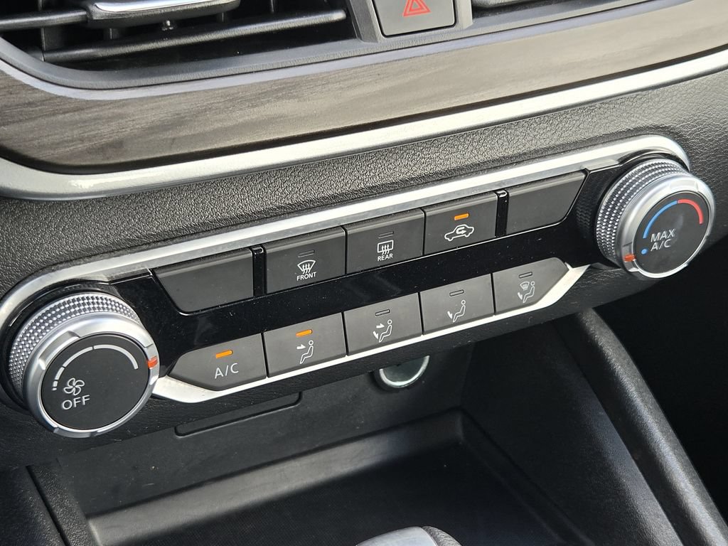Used 2025 Nissan Altima 2.5 SV FWD image 19