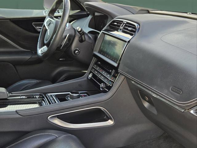Used 2020 Jaguar F-PACE S image 31
