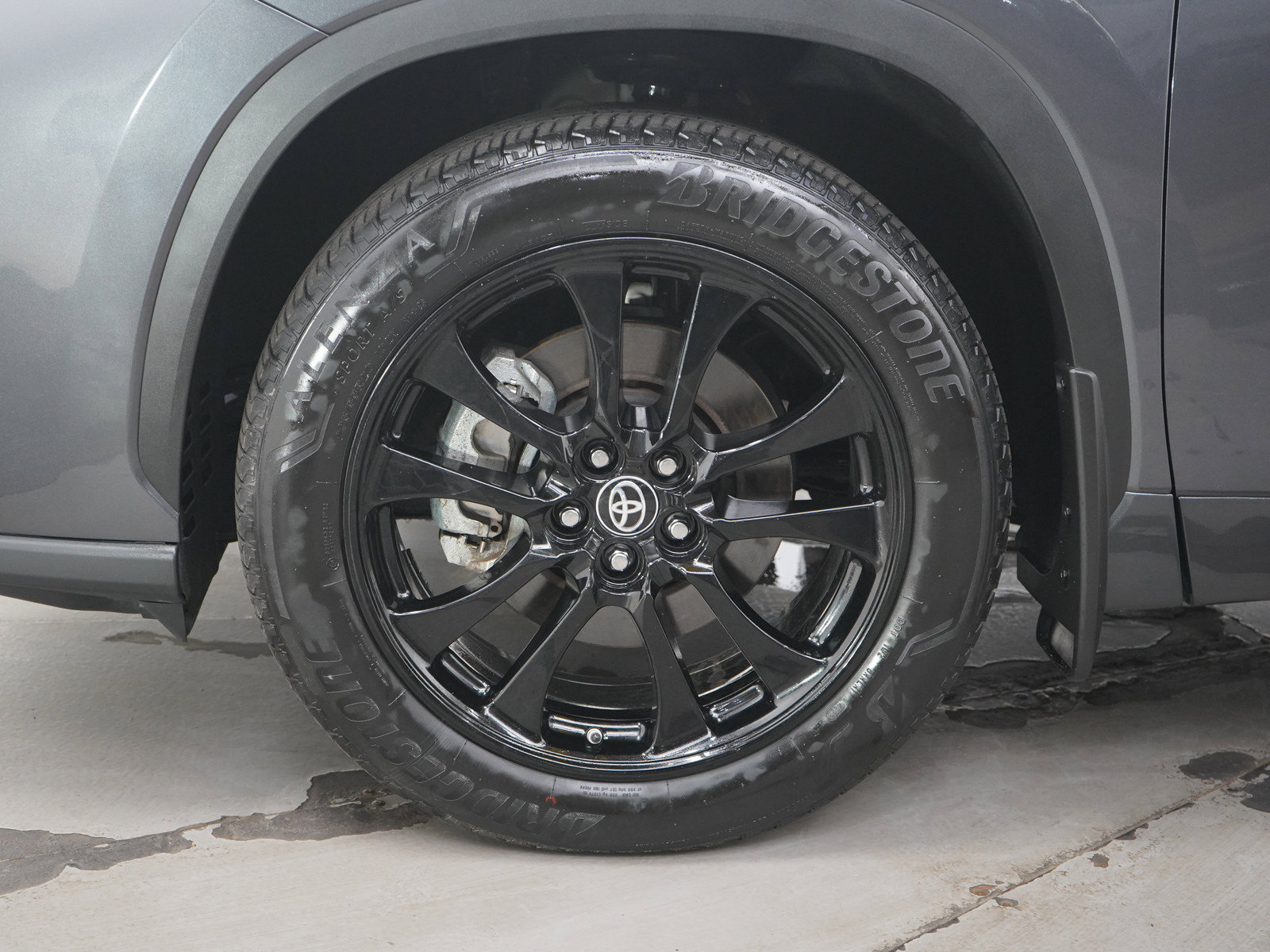 Used 2024 Toyota Highlander Limited AWD/4WD image 25
