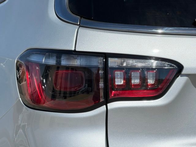 New 2025 Jeep Compass Latitude image 11