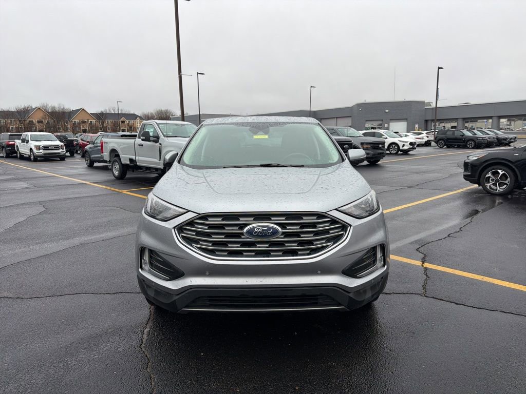 Used 2024 Ford Edge Titanium image 2