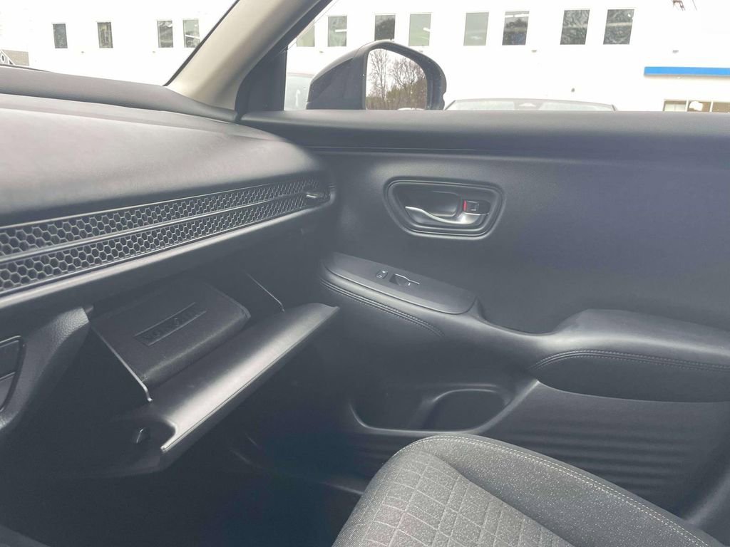 Certified 2023 Honda HR-V LX image 30