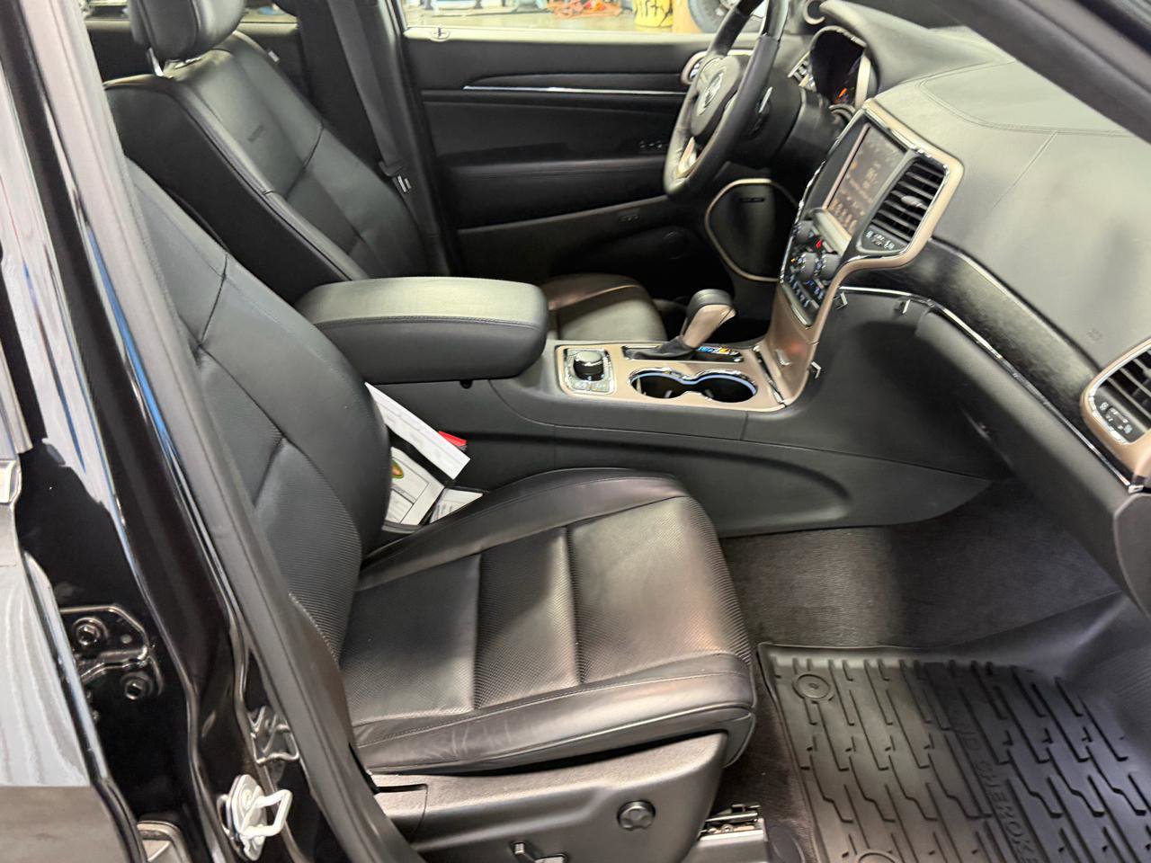 Used 2016 Jeep Grand Cherokee Summit w/ Platinum Series Group AWD/4WD image 38