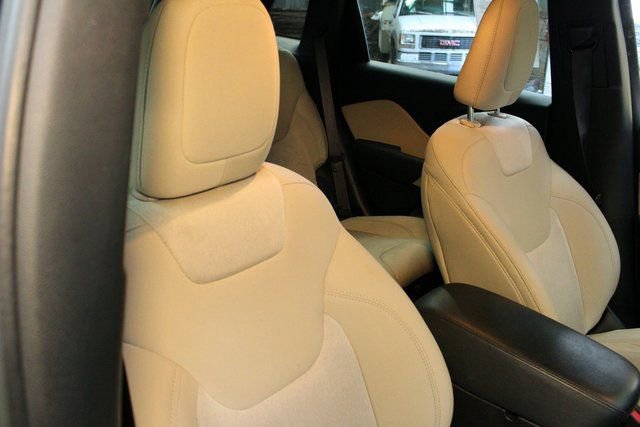 Used 2017 Jeep Cherokee Sport image 10