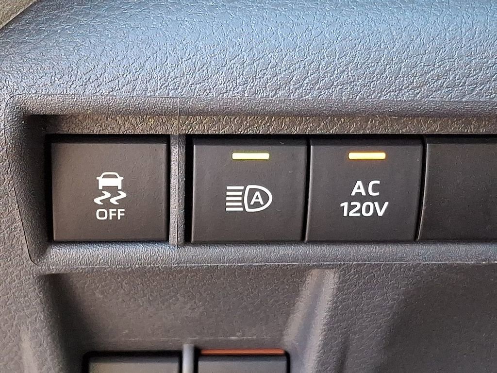 Used 2022 Toyota Sienna XLE image 20