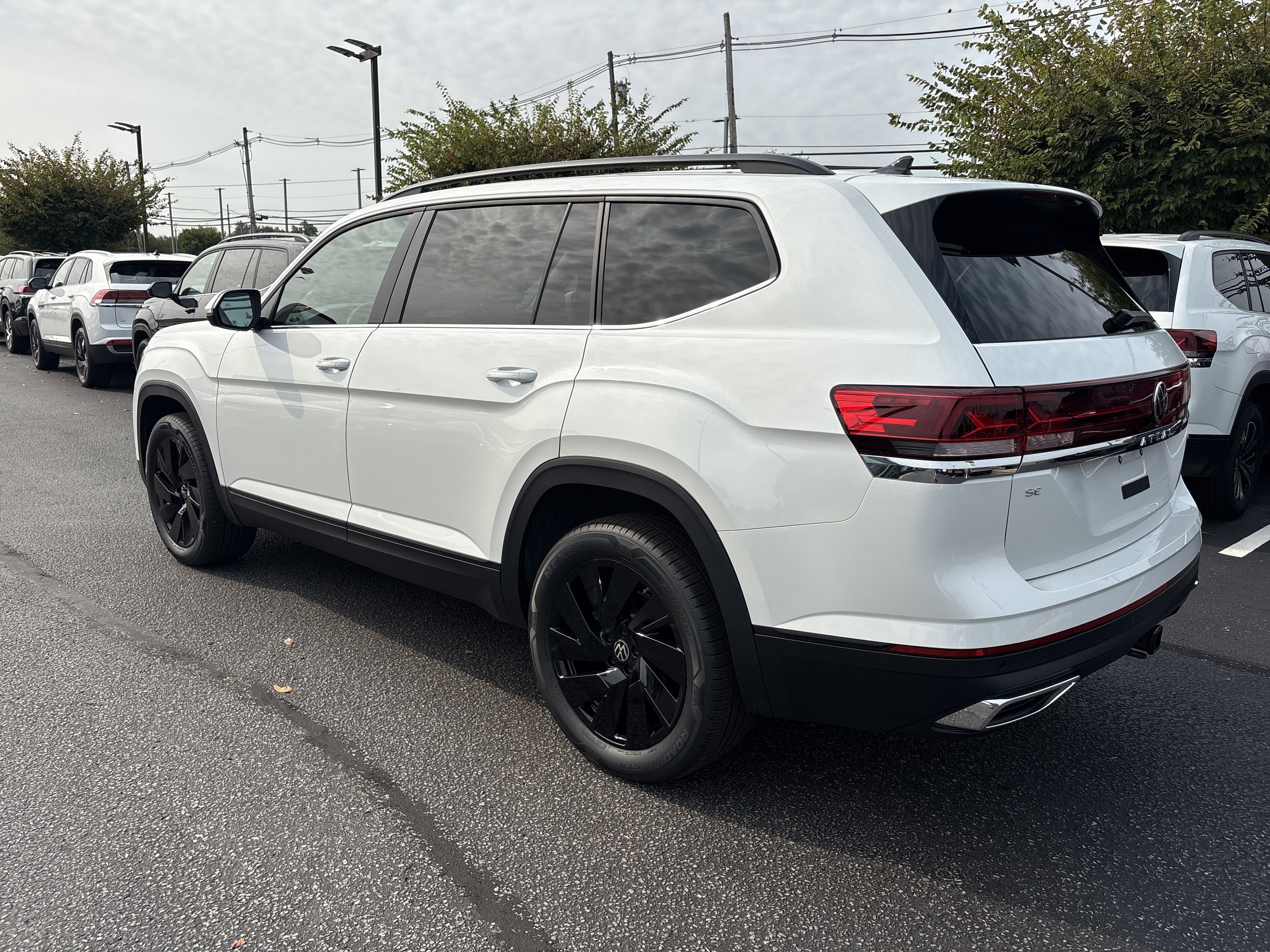 New 2026 Volkswagen Atlas SE image 5