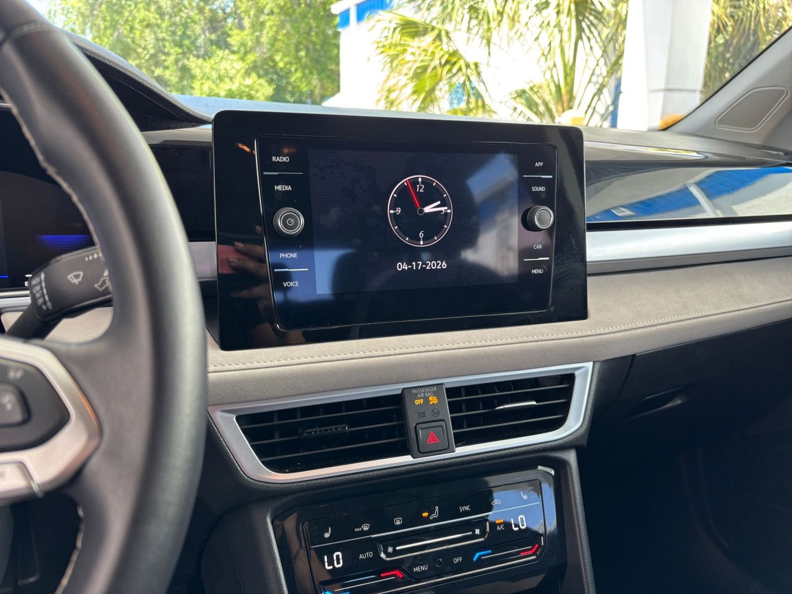 Used 2025 Volkswagen Taos SE AWD/4WD image 17